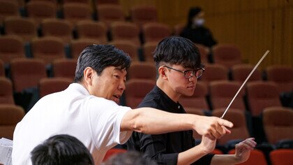 American conductor Jung-Ho Pak instructing an aspiring young conductor.